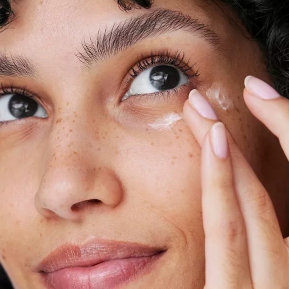 Clinique All About Eyes Cream - Picture 2 of 4